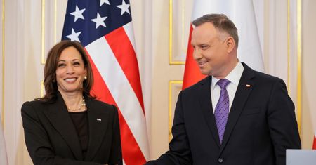Śmiech Kamali Harris na konferencji z Dudą. Ostra krytyka