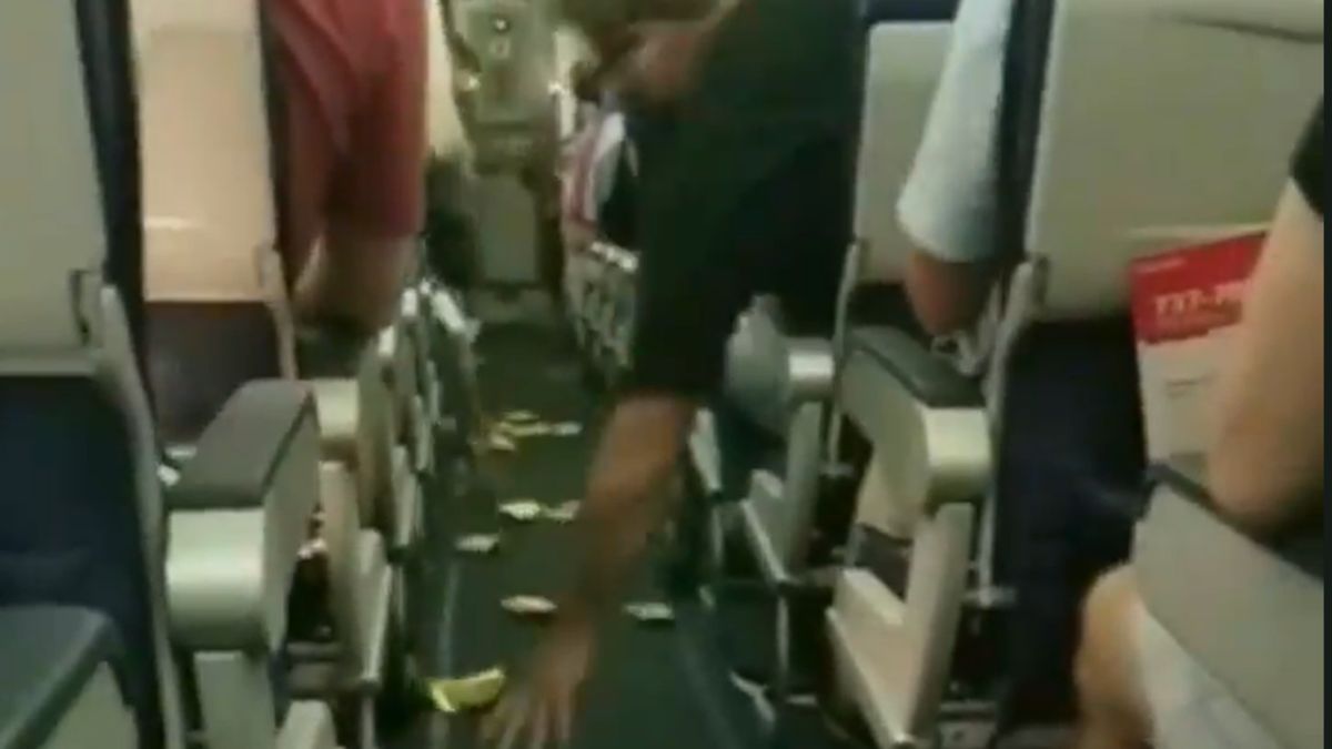 Lawina przekąsek na pokładzie samolotu 