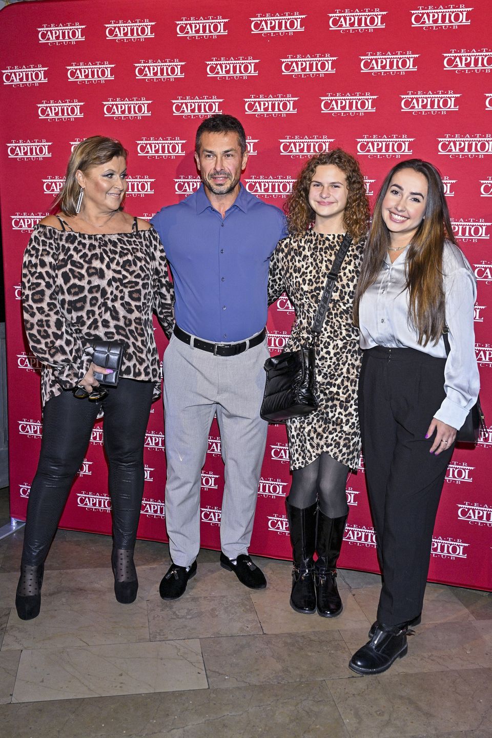 Katarzyna Skrzynecka z rodziną na premierze