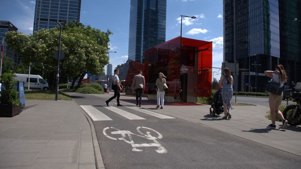 Sugerowane przejście, oznaczone jedynie znakami poziomymi P-10