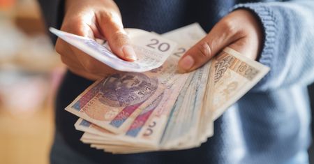 Sennik. Co oznacza sen o pieniądzach? To ważne ostrzeżenie