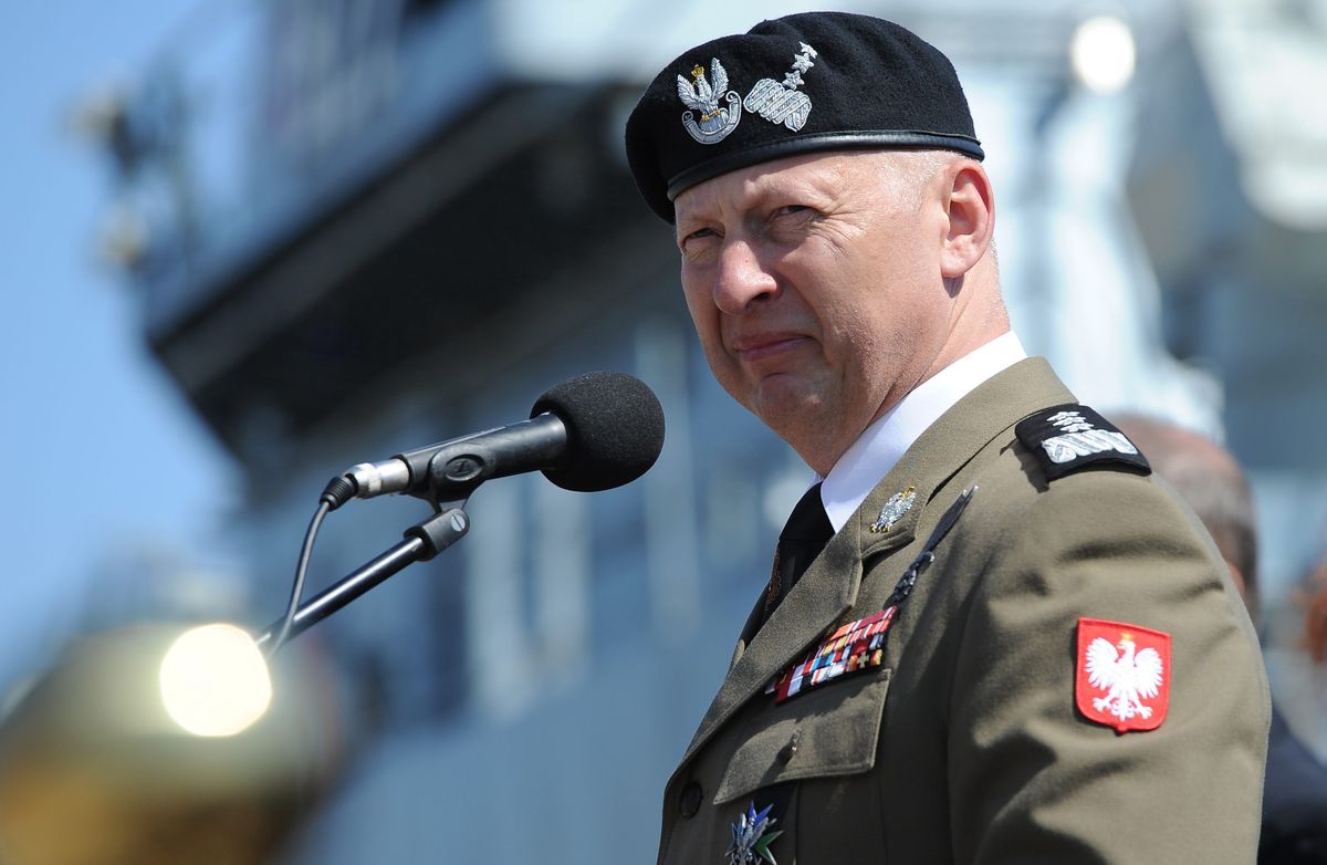 Gen. Różański krytykuje rządowe zakupy broni
