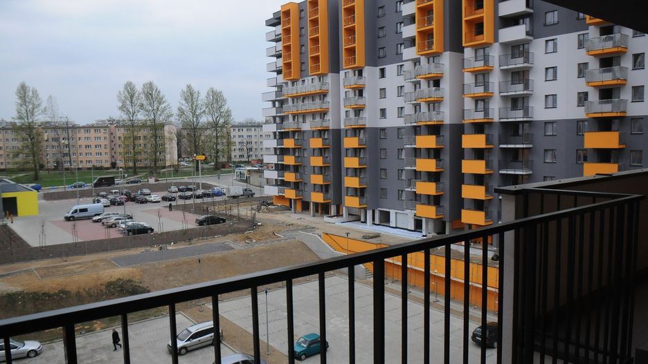 Dane Głównego Urzędu Statystycznego pokazują, że przeciętne miesięczne wynagrodzenie brutto w lipcu 2025 r. było o 7% wyższe niż rok wcześniej. W części miast koszty najmu rosły jednak szybciej.