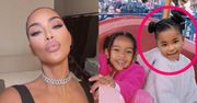 Kim Kardashian DOKLEIŁA córkę Khloe do rodzinnych zdjęć z Disneylandu?! PO CO? (FOTO)