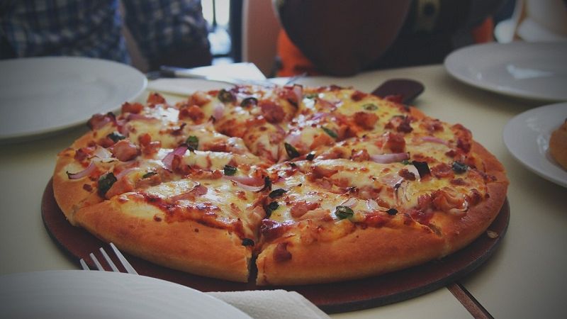 pizza na stole