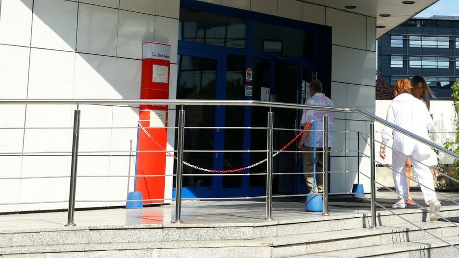 Do napadu doszło we wtorek przed bankiem na warszawskim Mokotowie
