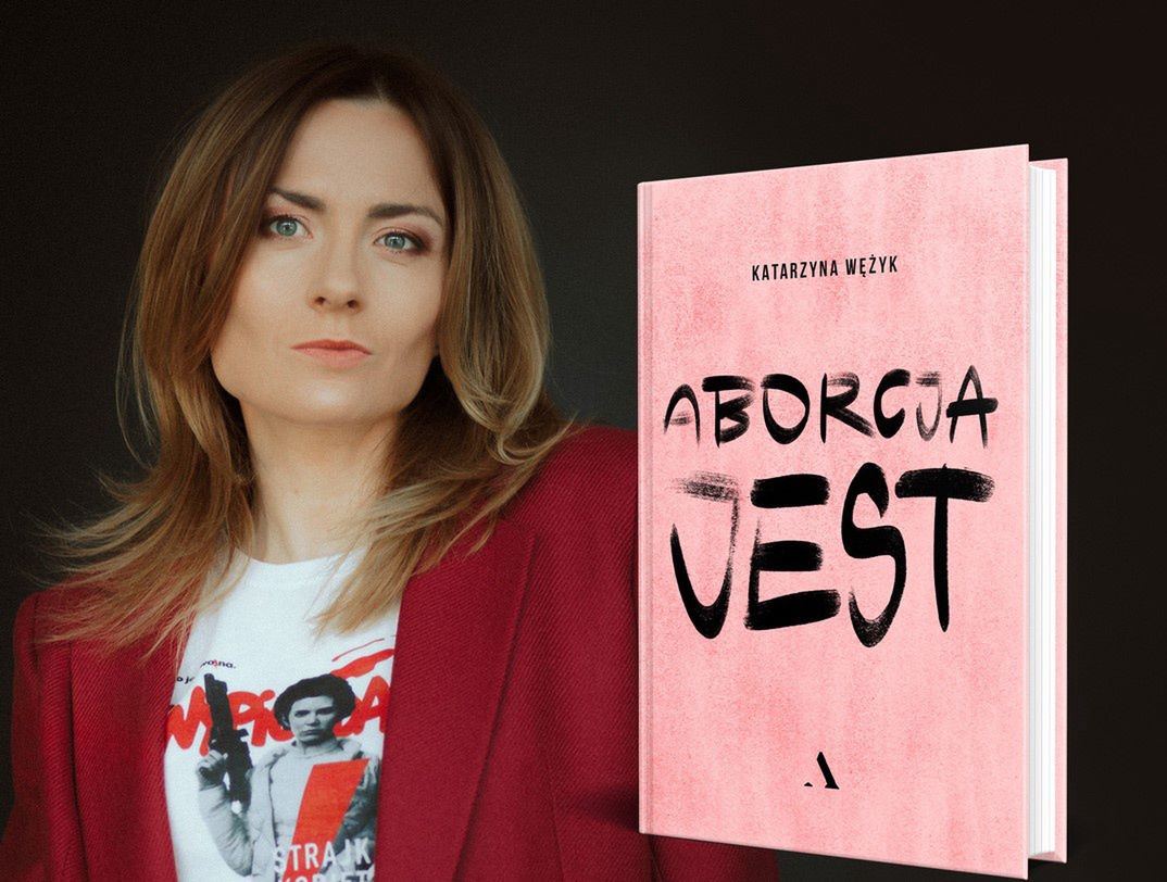 Okładka książki "Aborcja jest" i jej autorka Katarzyna Wężyk 