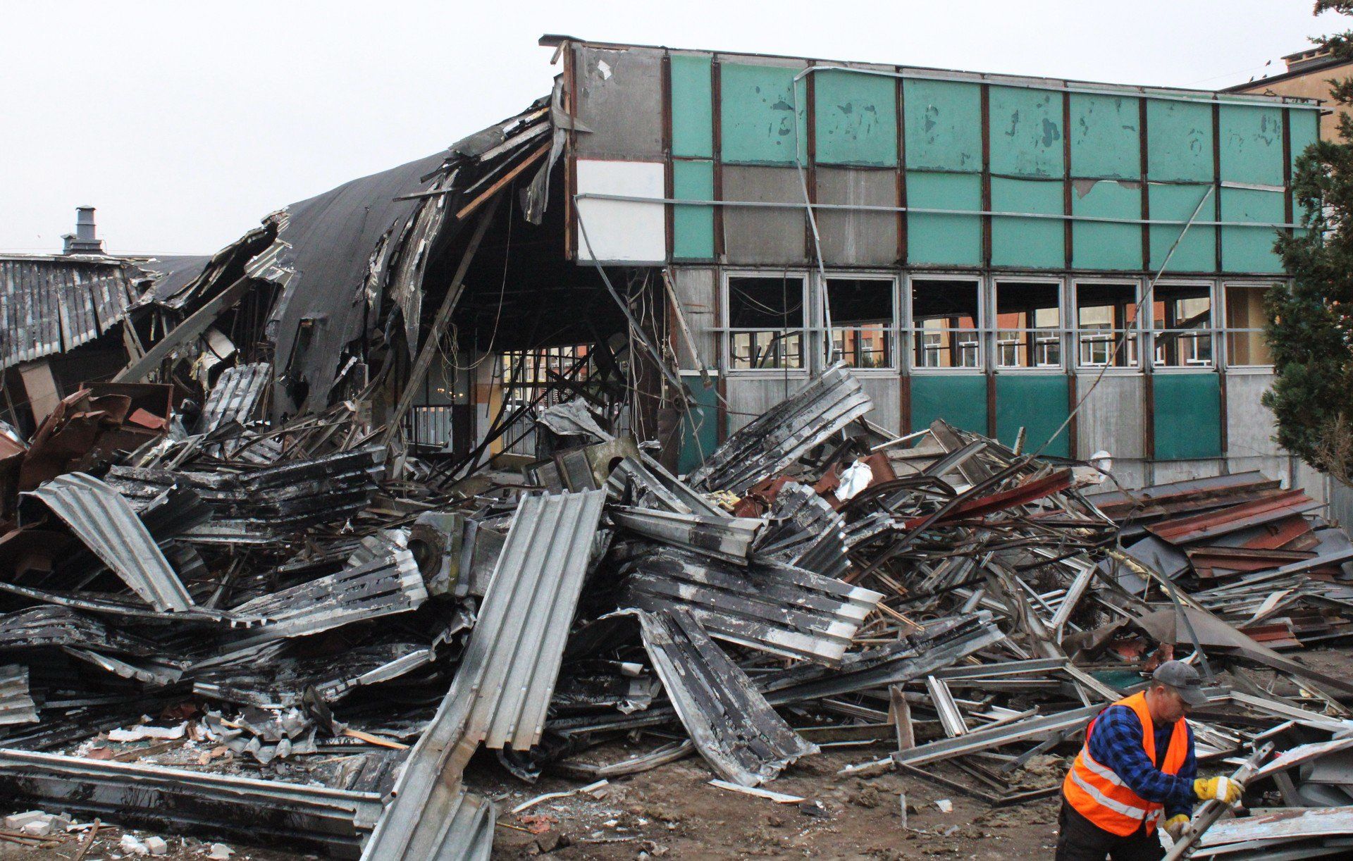 WYBURZANIE SKLEPU STOKROTKA PRZY ULICY FRANCISZKAŃSKIEJ