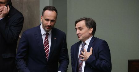 "Zarobią grubą kasę na ciężkiej pracy rolników". Lider AgroUnii uderza w rząd