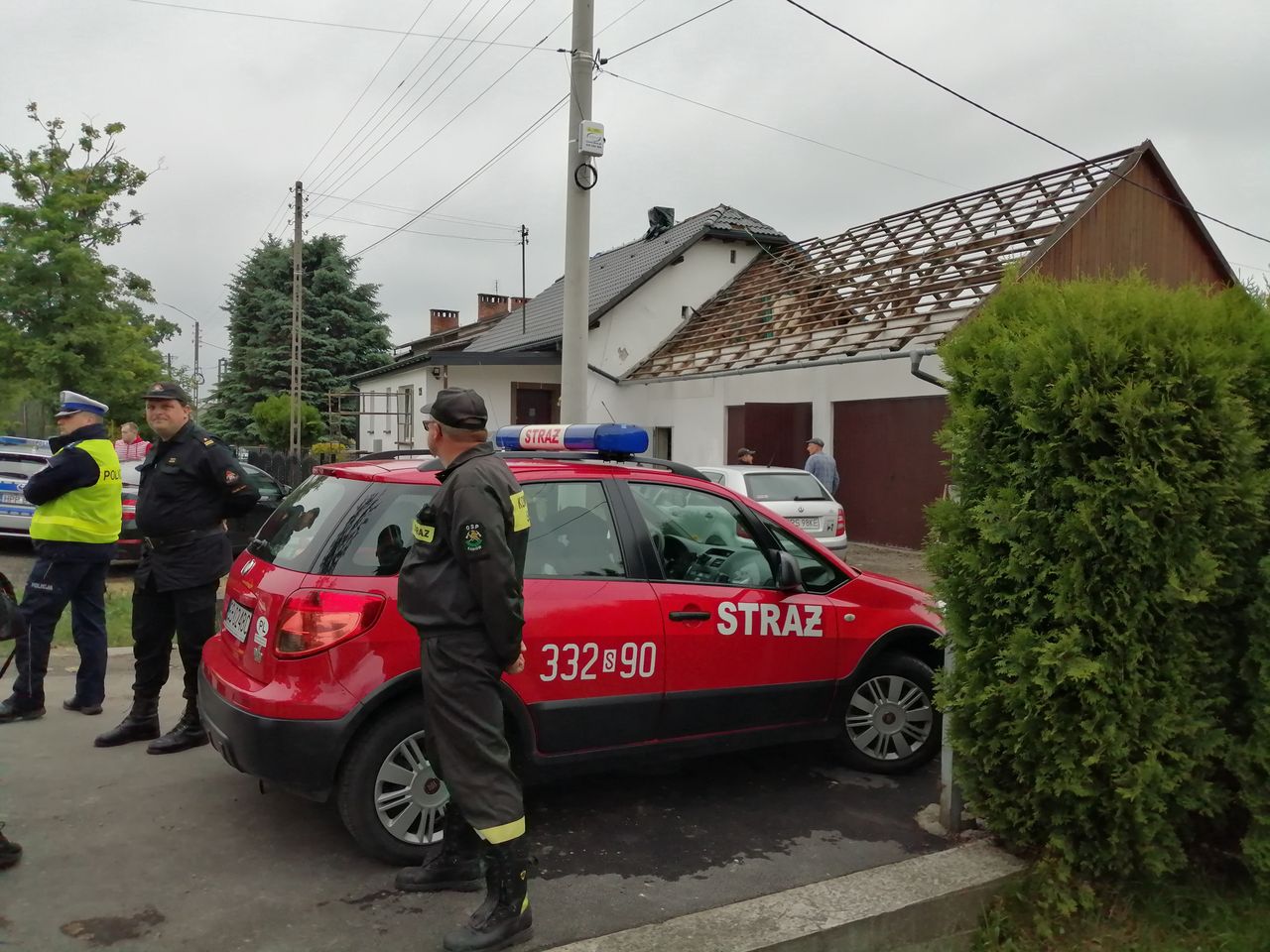 Trąba powietrzna uderzyła w ich wieś. "To było jak koniec świata"