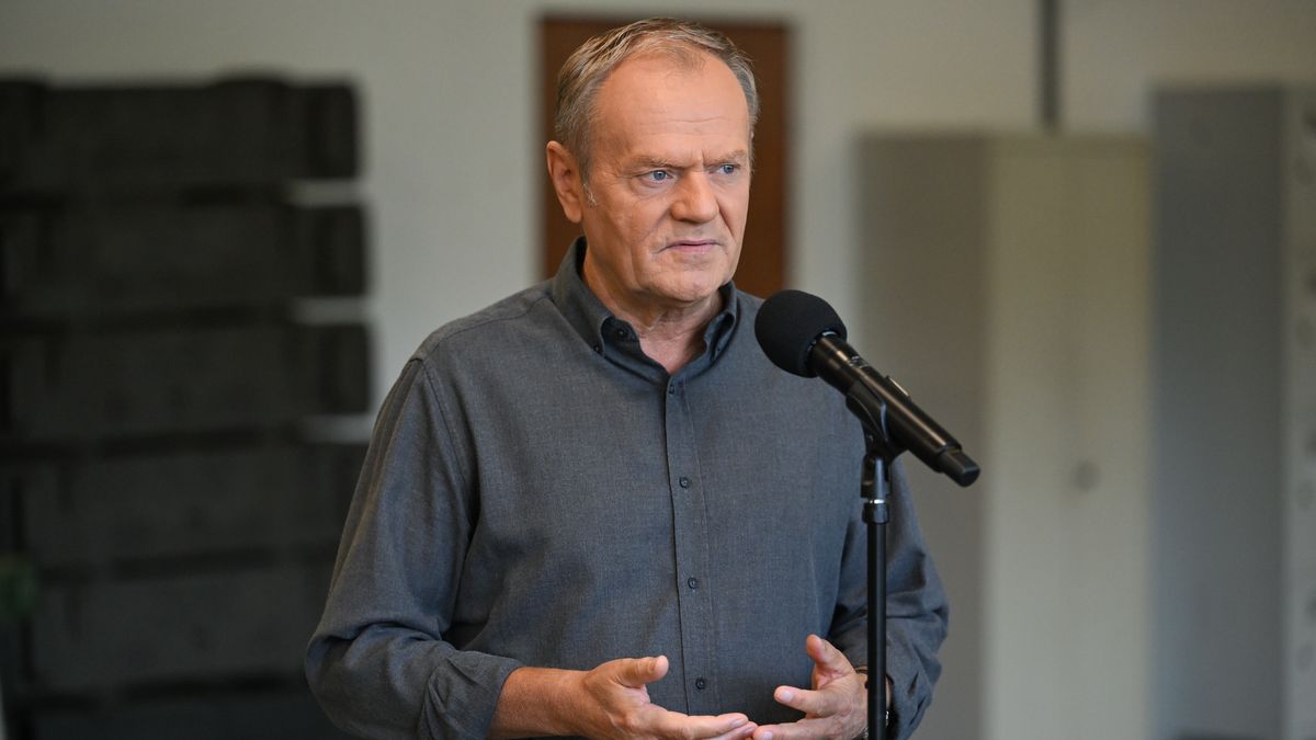 Donald Tusk
Nowa D�ba, 12.09.2025. Premier Donald Tusk podczas wypowiedzi dla medi�w w trakcie wizyty na terenie Zak�ad�w Metalowych Dezamet S.A. w Nowej D�bie, 12 bm. (jm) PAP/Darek Delmanowicz
Darek Delmanowicz
obrona, polityk, polityka, przemys� zbrojeniowy, si�y zbrojne, Si�y Zbrojne RP, sprz�t wojskowy, w zak�adach Dezamet S.A., wojsko, wojskowe