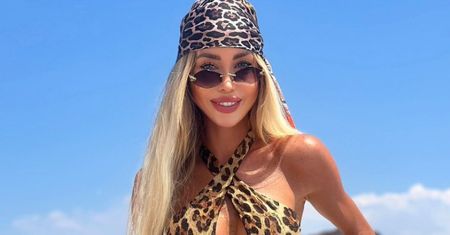 Julia Dybowska prezentuje BARDZO SMUKŁĄ sylwetkę w panterkowym bikini (FOTO)