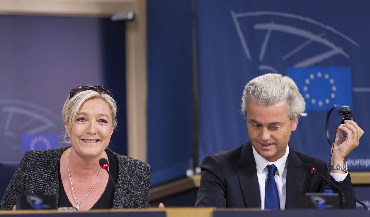 Liderka partii we Francji Marine Le Penn i przywódca holenderskiego ugrupowania Geert Wilders. Parlamentarzystów łączy eurosceptycyzm