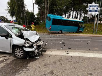 Lędziny: Autobus zderzył się z autem osobowym