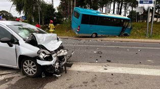 Lędziny: Autobus zderzył się z autem osobowym