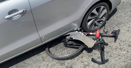 Agresja na drodze. Znany kolarz potrącony. Kierowca auta zrobił to celowo