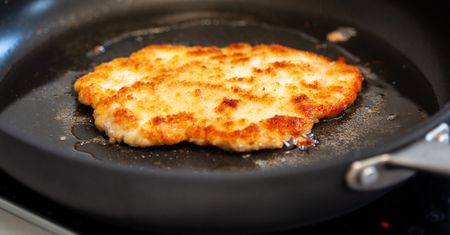 Bije na głowę schabowego. Kotlet Belweder rozpływa się w ustach