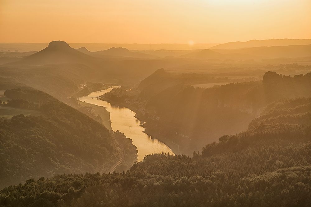 Rafał Żak opowiada historię samotności w surowych górskich krajobrazach 9