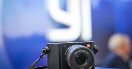 Yi M1 – tani, chiński bezlusterkowiec w naszych rękach [wideo]