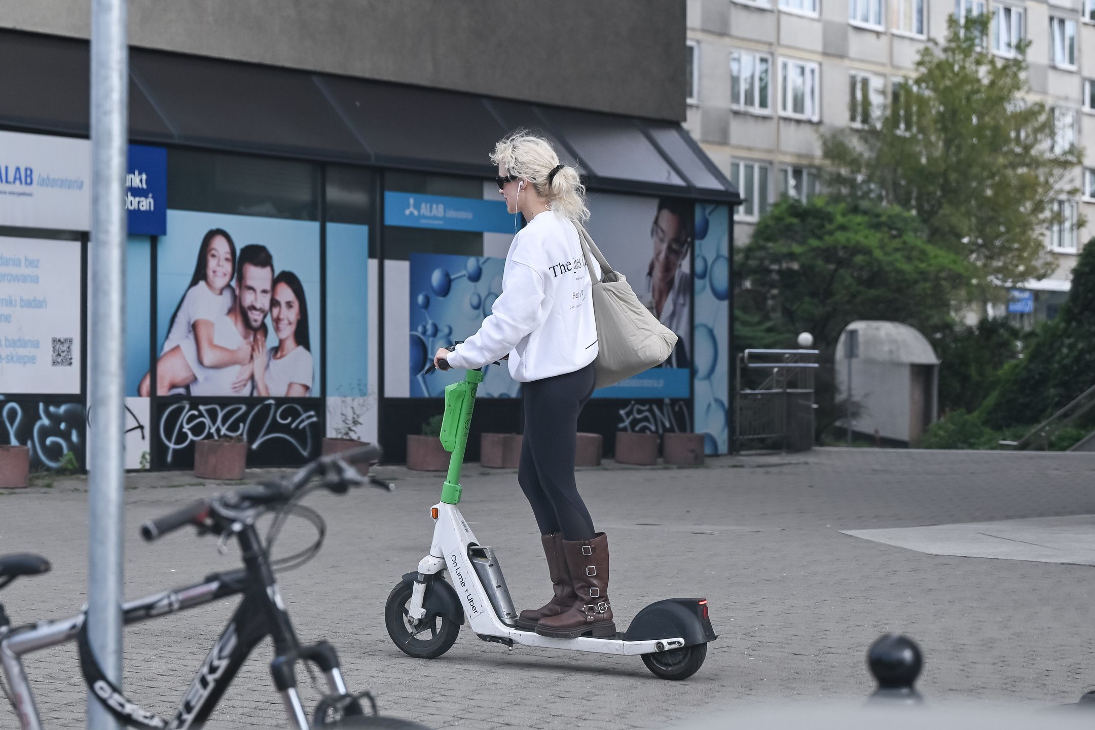 Helena Englert po treningu mknie na czerwonym świetle