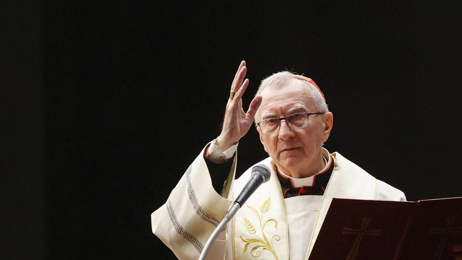 Wierni modl? si? o zdrowie papie?a Franciszka
VATICAN CITY, VATICAN, FEBRUARY 24:
Cardinal Pietro Parolin, Vatican Secretary of State, delivers his blessing to the faithful after leading a rosary prayer for Pope Francis in St. Peter�s Square at the Vatican, on February 24, 2025. The Pontiff, who is hospitalized at the Policlinico Gemelli hospital in Rome since last February 2025, remains in critical health conditions due to bilateral pneumonia which requires supplemental oxygen. He also developed anemia and a slight kidney failure. Riccardo De Luca / Anadolu/ABACAPRESS.COM
AA/ABACA