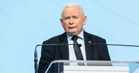 Kaczyński kontroluje sytuację w PiS? Jest nowy sondaż