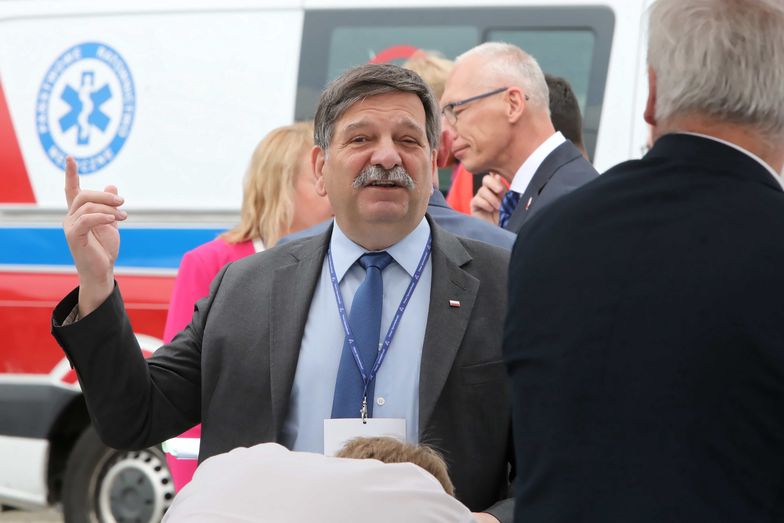 Poseł PiS Janusz Śniadek usilnie dąży do zaostrzenia zakazu niedzielnego handlu 
