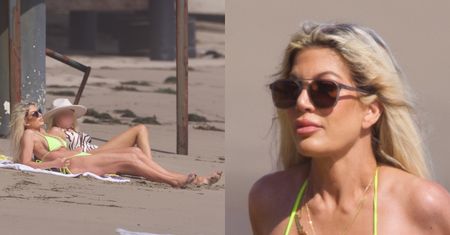 51-letnia Tori Spelling prezentuje ciało nastolatki w skąpym bikini. Szał? (ZDJĘCIA)