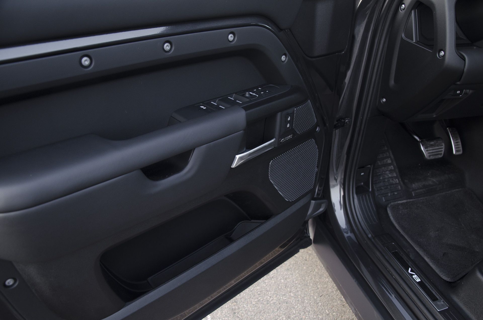 Land Rover Defender V8