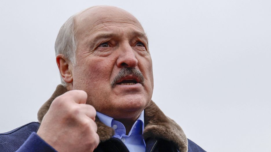 Belarus President Lukashenko visits refugee camp on Belarusian-Polish border
GRODNO, BELARUS - NOVEMBER 26: Belarusian President Alexander Lukashenko visits migrants waiting at the closed area allocated by Belarusian government on the Belarusian-Polish border in Grodno, Belarus on November 26, 2021. Sefa Karacan / Anadolu Agency/ABACAPRESS.COM 
Dostawca: PAP/Abaca
AA/ABACA
bia�orusko polska, bia�orusko-polska, granica, kryzys migracyjny, migranci, politics, sytuacja na granicy, visit