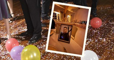 Wyjątkowa studniówka. Na stole zdjęcie przepasane czarną wstążką