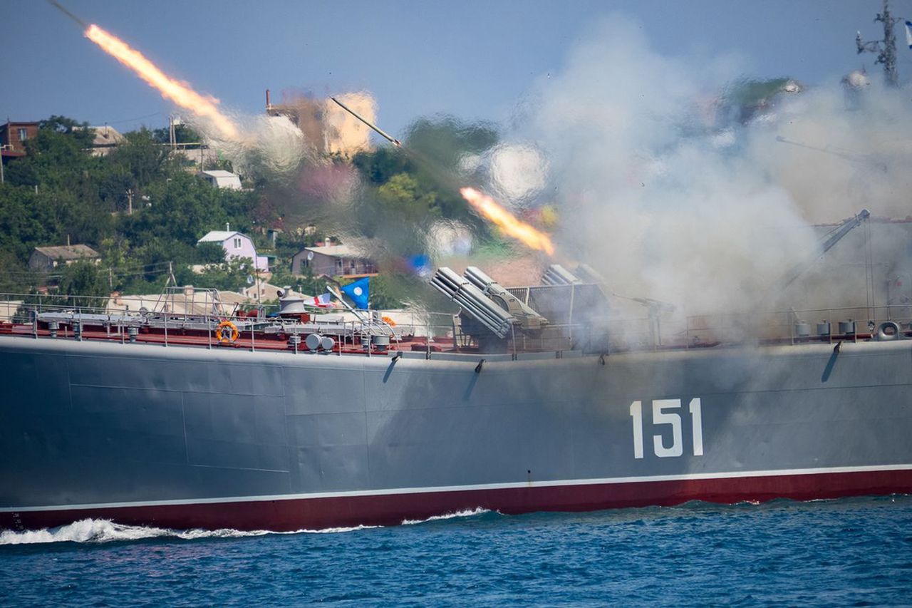 Rosjanie przywrócą do życia "Mińsk"? Okręt poważnie ucierpiał po ukraińskim ataku