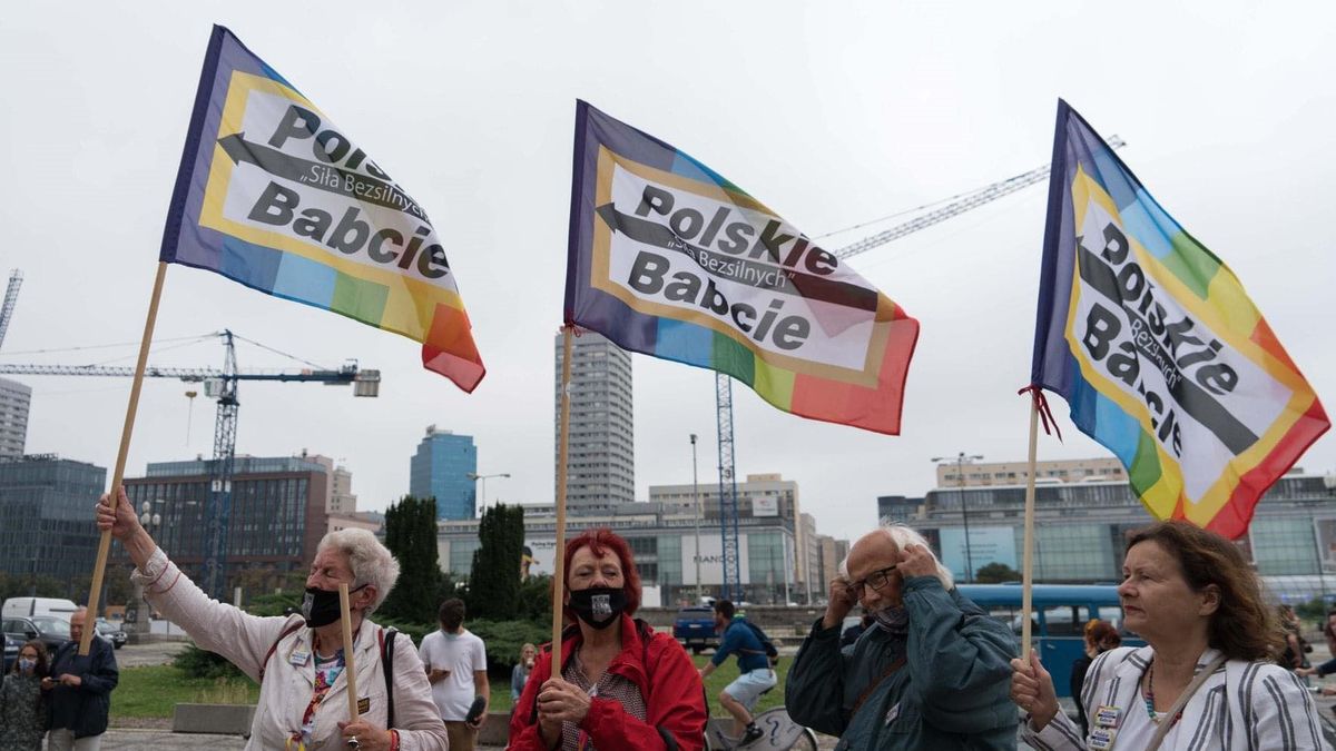 Polskie Babcie dołączyły do protestów przeciwko zaostrzeniu prawa aborcyjnego.
