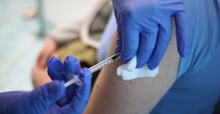 Przyspiesza rejestracja na szczepienia przeciw COVID-19. Szczepić mogą się coraz młodsi