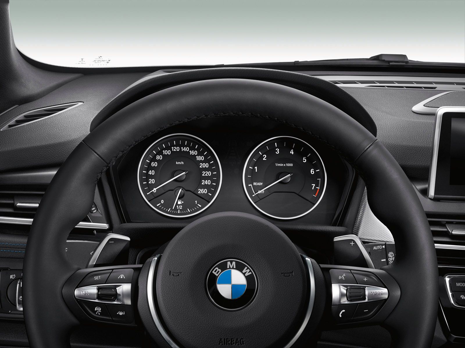 BMW przedstawiło 290 zdjęć z serią 2 Active Tourer [galeria] 92