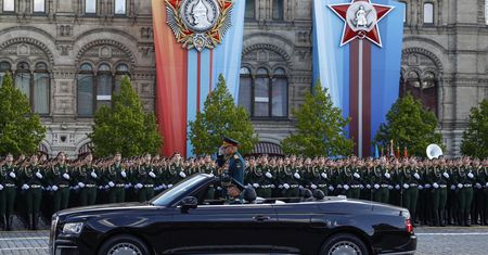 Skromna parada, skromni goście. Lęk i zwrot Rosji ku Azji
