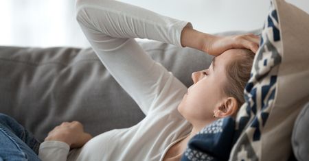 "Pojawia się nagle". Lekarz radzi, by nie ignorować tego bólu