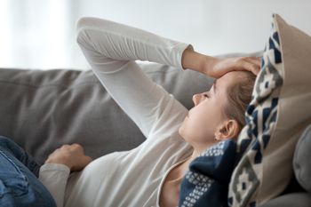 "Pojawia się nagle". Lekarz radzi, by nie ignorować tego bólu