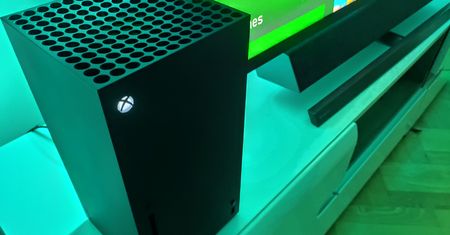 Xbox Series X|S: Microsoft się wściekł. 74 gry dostają FPS Boost