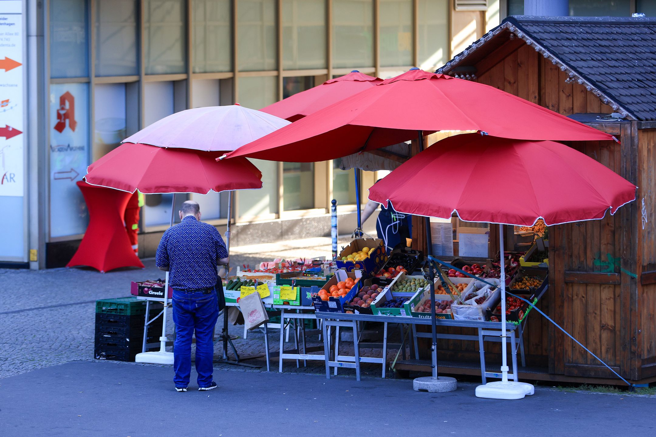 Fresh fruit and vegetables for sale at a grocery stall in Berlin, Germany, on Friday, Sept. 8, 2023. ECB officials meeting Sept. 14 must assess if a recent slowdown of the economy is sufficient to warrant a first pause in the relentless tightening cycle that began more than a year ago. Photographer: Krisztian Bocsi/Bloomberg via Getty Images