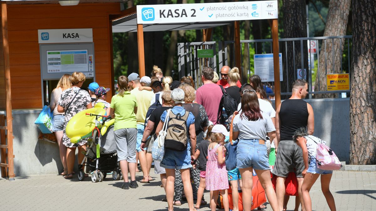 Jak mogą działać bony? Pracownik dostawałby kartę, którą mógłby opłacać noclegi czy wejścia do miejsc turystycznych