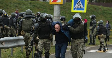 Białoruś. Protesty w Mińsku. Brutalne starcia milicji z demonstrantami, setki zatrzymanych