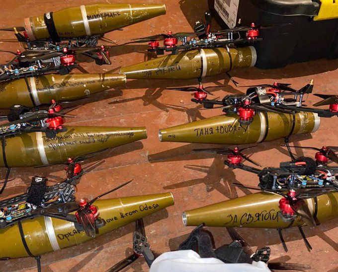 Gotowa partia uzbrojonych dronów FPV aka "latających granatników przeciwpancernych".