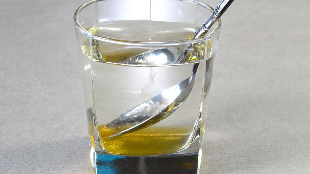 Dlaczego warto pić wodę z miodem?