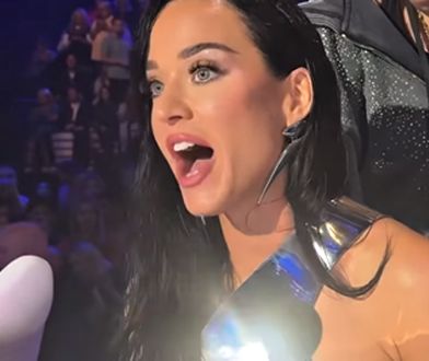 Katy Perry pękła bluzka w trakcie programu. Zrobiło się gorąco