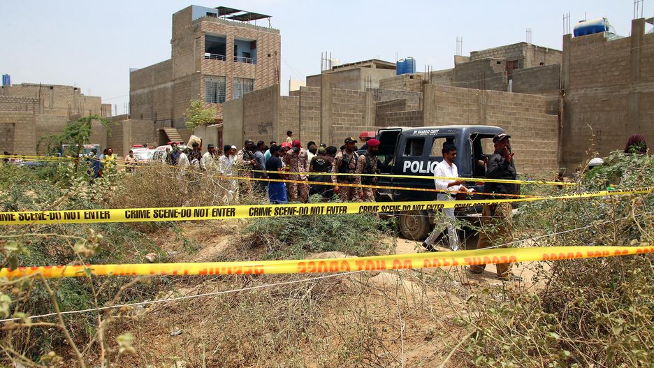 Alleged Indian drone strikes in Pakistan
epa12083040 Pakistani security officials inspect the site of an alleged Indian drone strike in Karachi, Pakistan, 08 May 2025. The Pakistani military reported that Indian drone attacks have resulted in the death of at least one civilian and injuries to four soldiers across multiple locations in Pakistan, including Lahore and Karachi, while 12 Indian Harop drones were neutralized, amid intensified India-Pakistan tensions following an attack on a group of tourists in Pahalgam, Indian-administered Kashmir, on 22 April.  EPA/REHAN KHAN 
Dostawca: PAP/EPA.
REHAN KHAN
people, conflict
