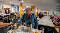 Mówią, co dzieje się w DPS-ach. "Dla wielu rodzin to jest dramat"