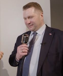 Przemysław Czarnek rozmawia z robotem. To wideo trzeba zobaczyć