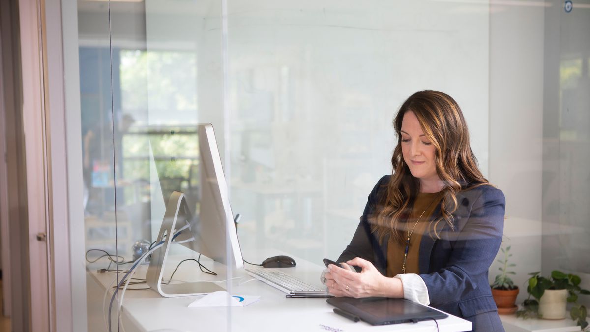 Ciężkie czy też rażące naruszenie obowiązków pracowniczych ma miejsce wtedy, gdy zachodzi związek pomiędzy działaniem lub zaniechaniem działania przez pracownika, które narusza podstawowe obowiązki.