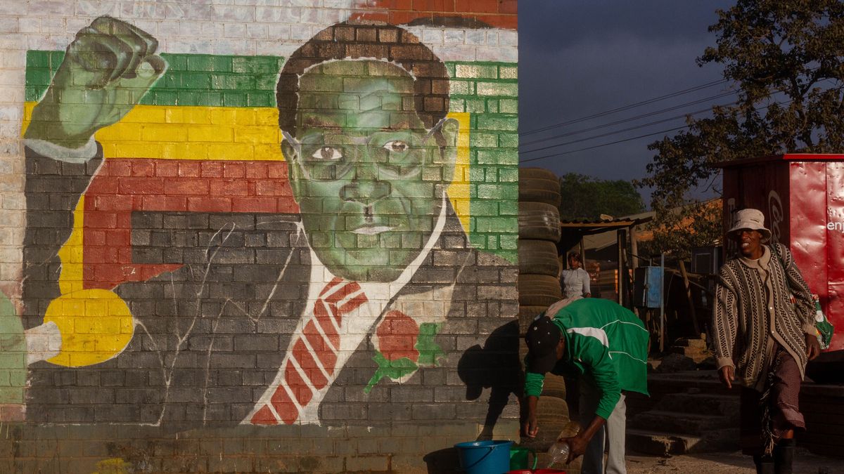 HARARE, ZIMBABWE - SEPTEMBER 07: A mural of former Zimbabwe's president Robert Mugabe is seen on a wall in Mbare, one of the oldest surbubs in the country on September 7, 2019 in Harare, Zimbabwe. Mugabe died on Friday (Sep 6). He was 95. He was declared a national hero by the long-serving aide, current president Emmerson Mnangagwa, who succeeded him after a coup in 2017. (Photo by Tafadzwa Ufumeli/Getty Images)